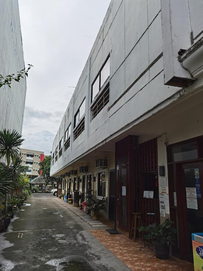 Reddoorz Near Colgante Bridge Naga City Exterior photo