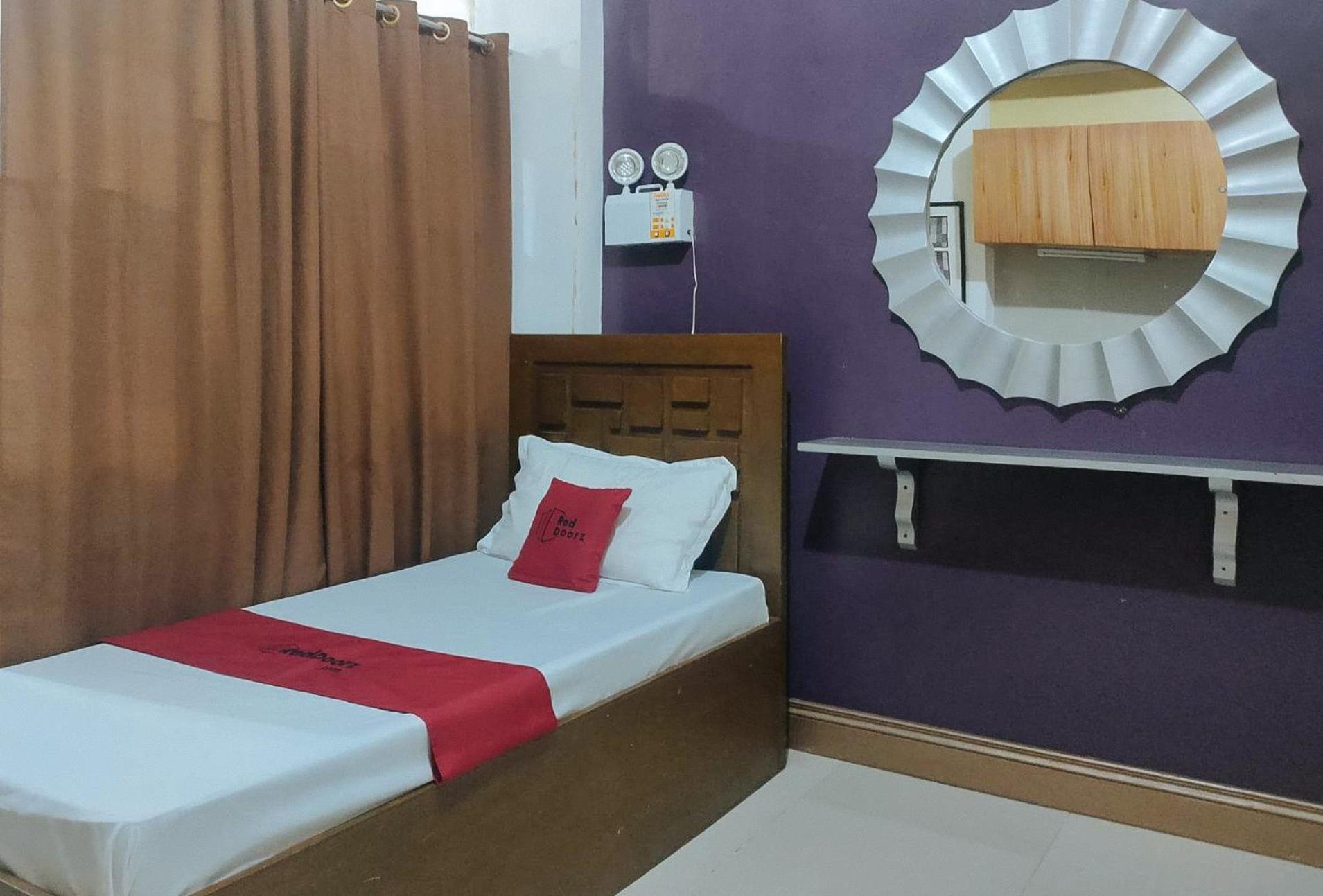 Reddoorz Near Colgante Bridge Naga City Exterior photo