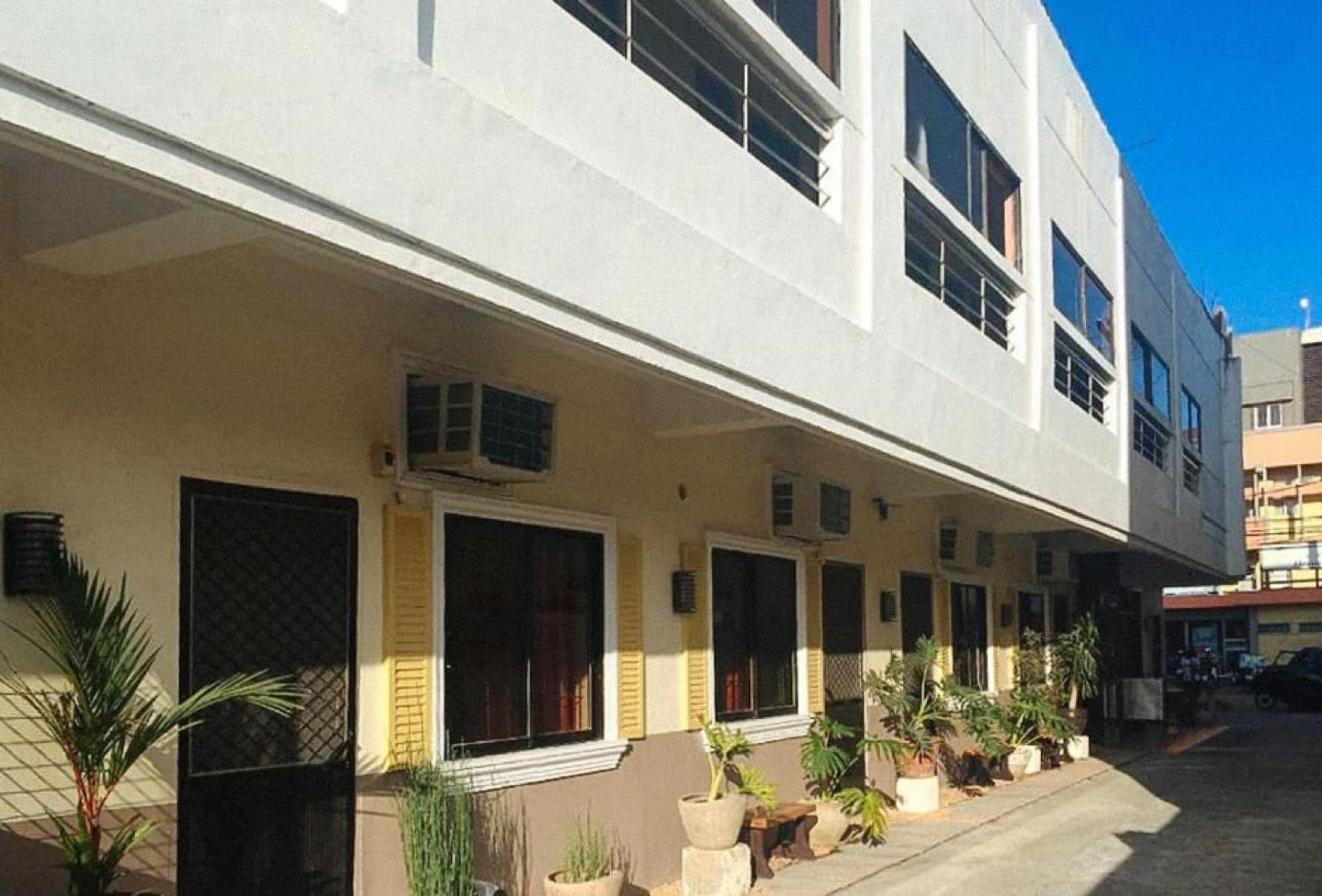 Reddoorz Near Colgante Bridge Naga City Exterior photo