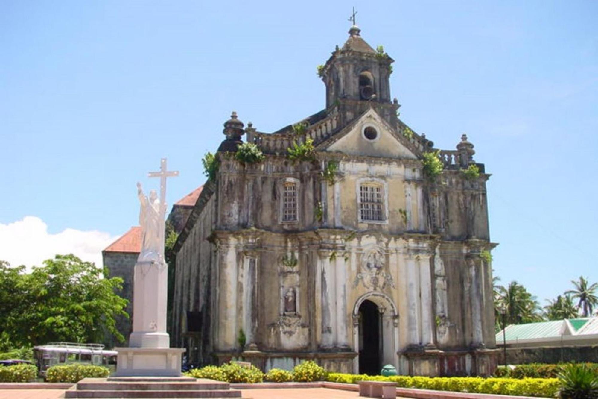 Reddoorz Near Colgante Bridge Naga City Exterior photo